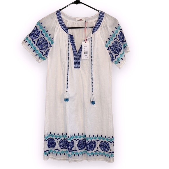 Dresses & Skirts - NWT Vineyard Vines Medallion Popover Dress